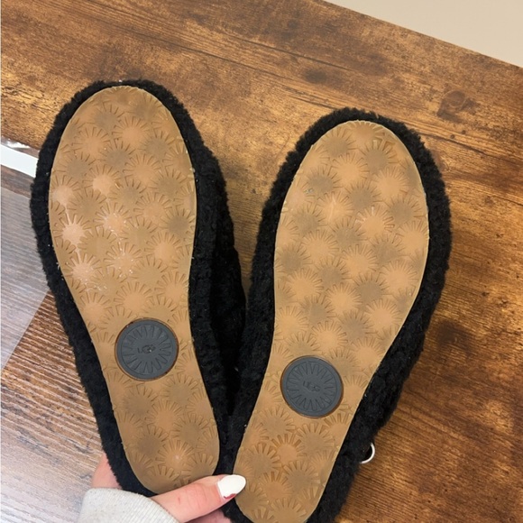 ugg fluffy slippers - Picture 3 of 3